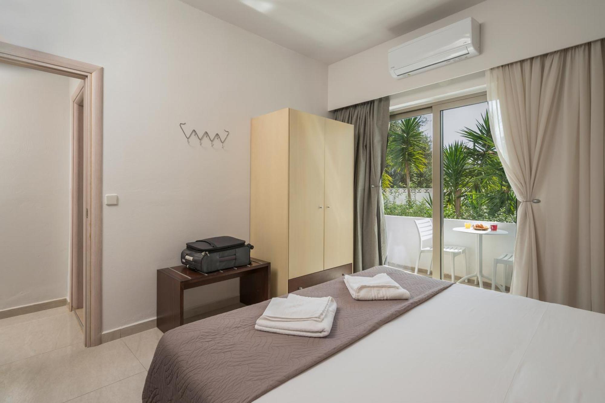 Esplanade Apartments กาลาธาส ภายนอก รูปภาพ